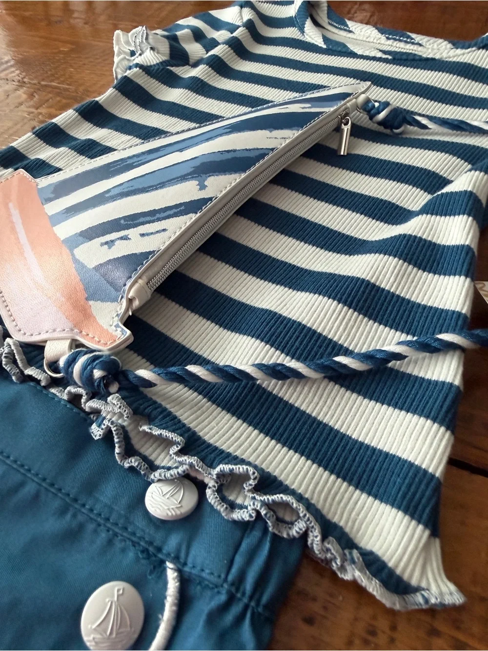 Girls Nautical/beach outfit Striped Ribbed Tee with Blue Scalloped shorts - Picture 9 of 9